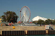 Navy Pier con 'The Ferris Whell'.