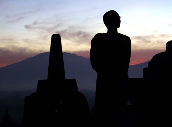 Amanecer en lo alto de Borobudur